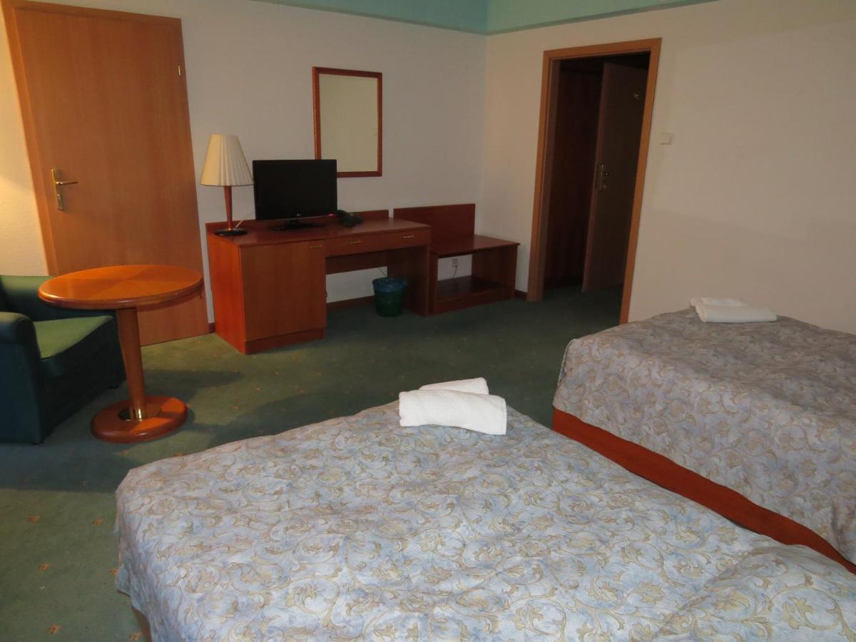 Elekt Czaplinek Hotel Bagian luar foto